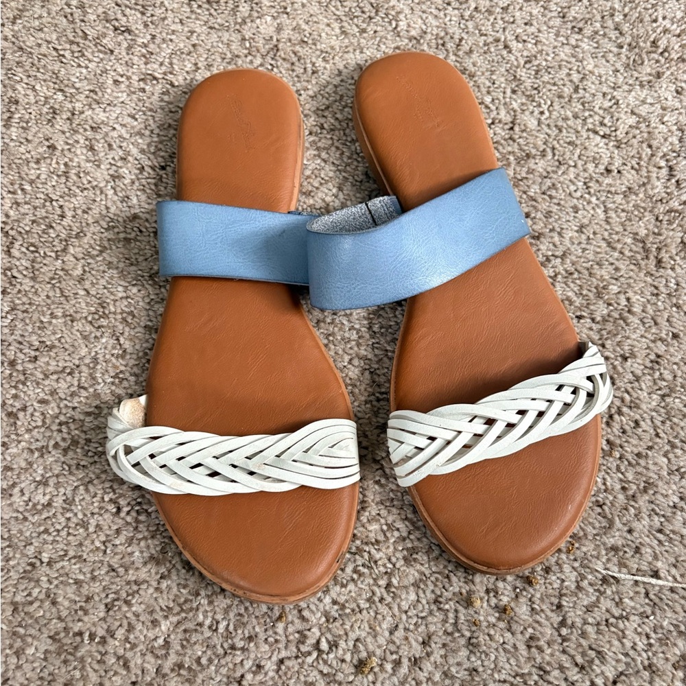 Universal Thread Blue and Cream Sandals